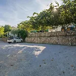 Lovely Apartment In Salatici With Wifi *