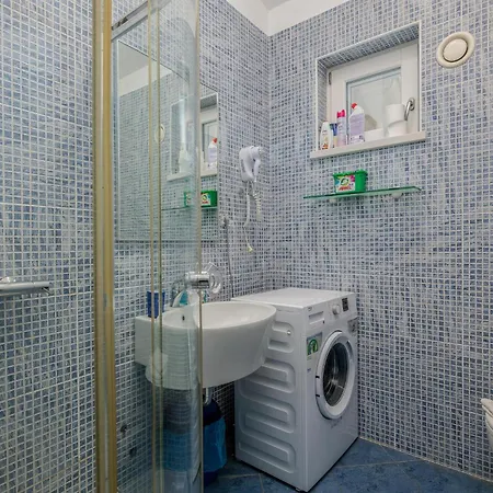 Apartment Lovely Apartment In Salatici With Wifi *