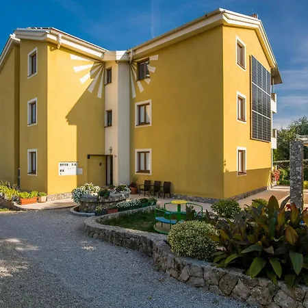 2 Bedroom Awesome In Salatici Appartement
