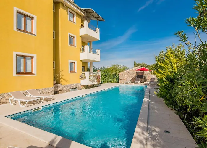 2 Bedroom Lovely In Salatici