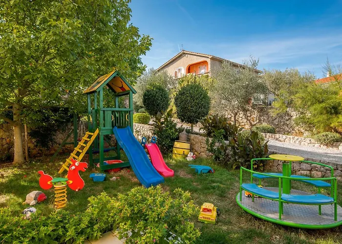 2 Bedroom Lovely In Salatici Salatić