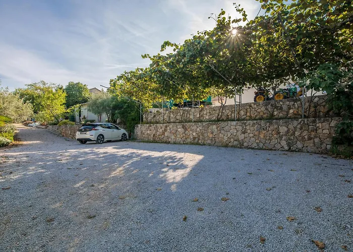 2 Bedroom Lovely In Salatici *