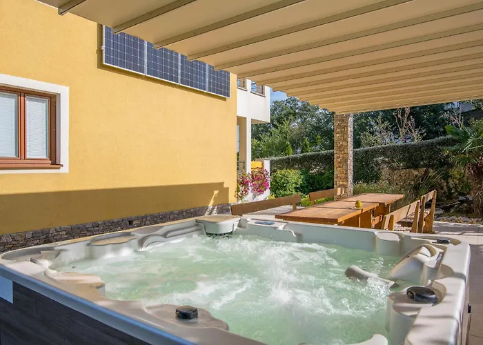 Διαμέρισμα 2 Bedroom Lovely In Salatici *