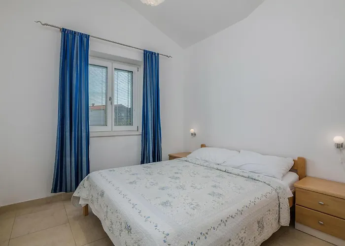 Διαμέρισμα 2 Bedroom Lovely In Salatici