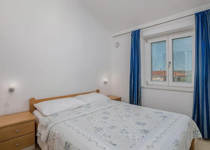 Διαμέρισμα 2 Bedroom Lovely In Salatici Salatić