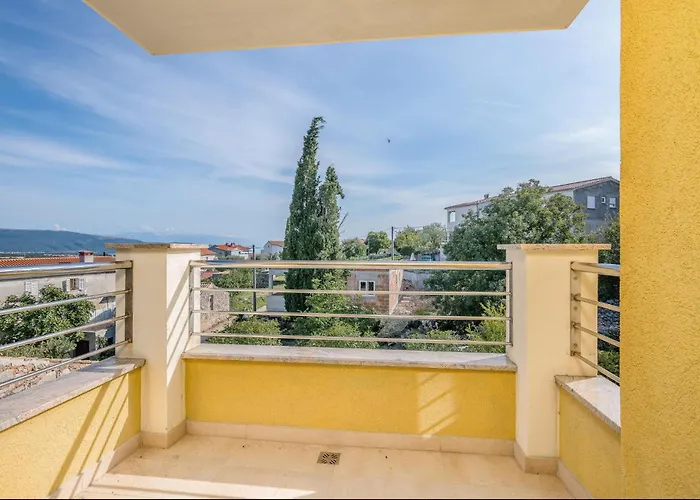 Διαμέρισμα 2 Bedroom Lovely In Salatici