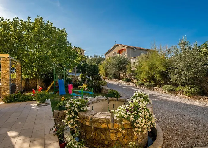 Διαμέρισμα 2 Bedroom Lovely In Salatici Salatić