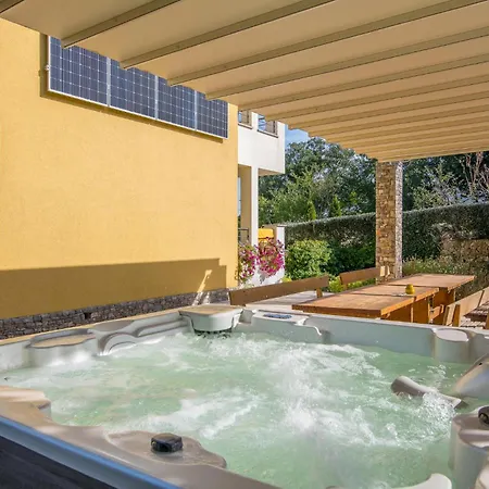 Appartement 2 Bedroom Lovely In Salatici *