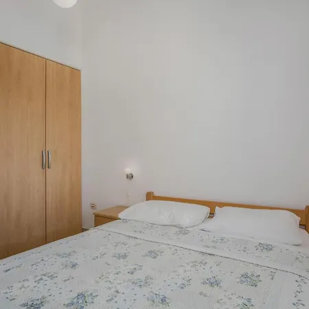 2 Bedroom Lovely In Salatici Appartement *